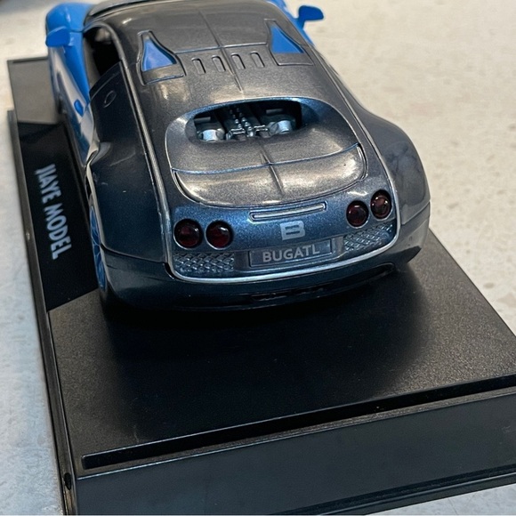 Bugatti Veyron 1:32 Double Horses Platinum Alloy Model- Lights&Sound - Jiaye M. - Picture 7 of 7